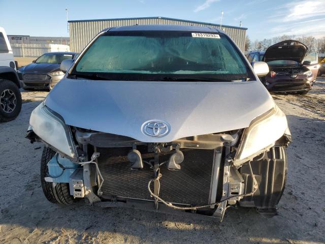 5TDKK3DC5FS567917 - 2015 TOYOTA SIENNA LE SILVER photo 5