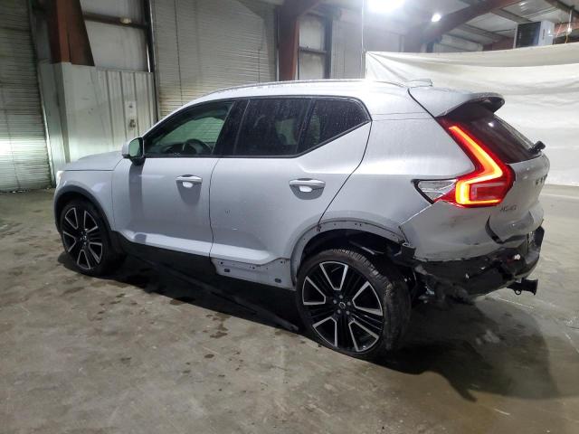 YV4162UK4L2269487 - 2020 VOLVO XC40 T5 MOMENTUM WHITE photo 2