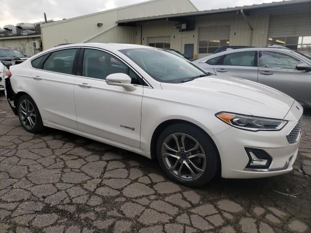 3FA6P0RU3KR100534 - 2019 FORD FUSION TITANIUM WHITE photo 4