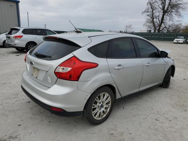 1FAHP3K2XCL136093 - 2012 FORD FOCUS SE SILVER photo 3