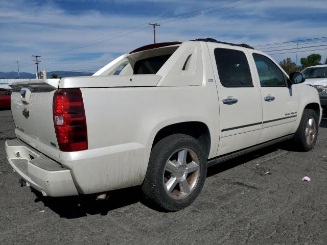 3GNTKGE3XBG173730 - 2011 CHEVROLET AVALANCHE LTZ WHITE photo 3