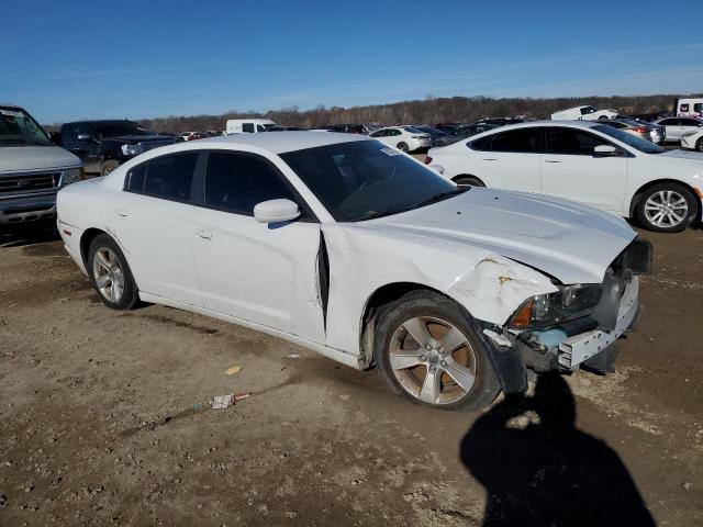 2C3CDXBG5EH174156 - 2014 DODGE CHARGER SE WHITE photo 4