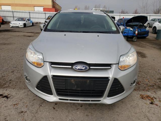 1FAHP3F2XCL471557 - 2012 FORD FOCUS SE GRAY photo 5