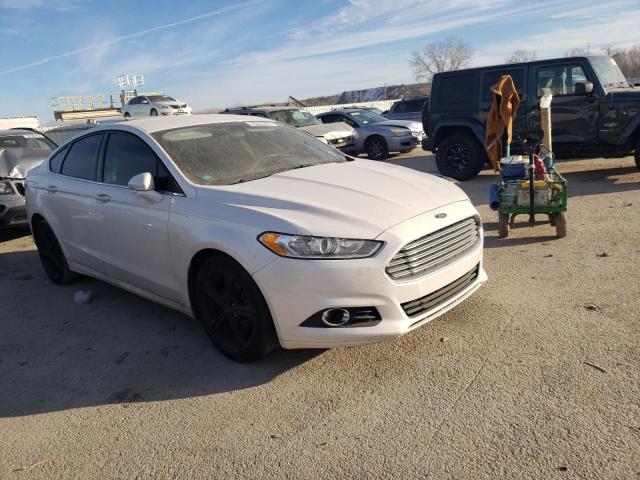 3FA6P0HD4GR353032 - 2016 FORD FUSION SE WHITE photo 4