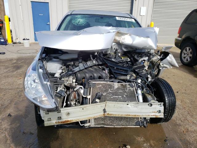 3N1CN7AP3KL826272 - 2019 NISSAN VERSA S SILVER photo 5