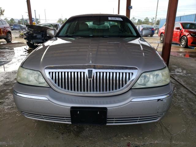 1LNHM81W43Y618139 - 2003 LINCOLN TOWN CAR EXECUTIVE BEIGE photo 5