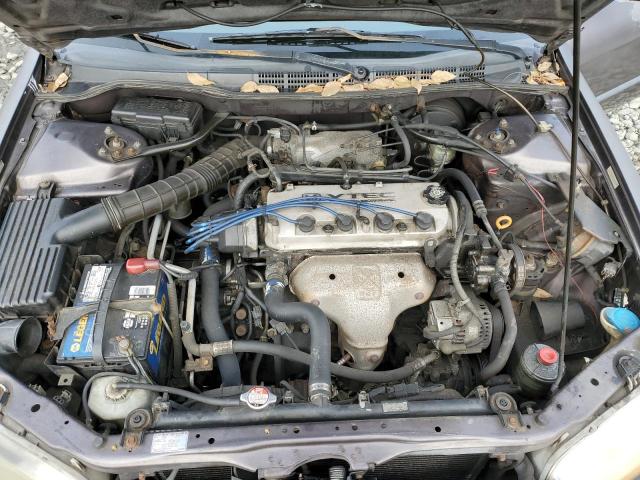 1HGCG5641WA148663 - 1998 HONDA ACCORD LX GRAY photo 11