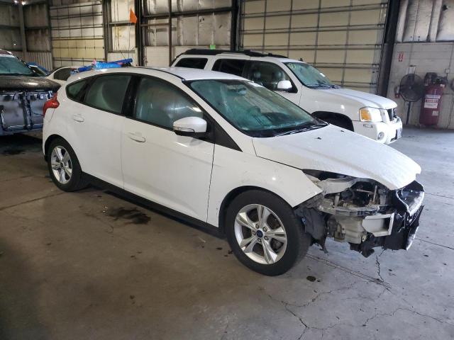 1FADP3K2XEL435245 - 2014 FORD FOCUS SE WHITE photo 4