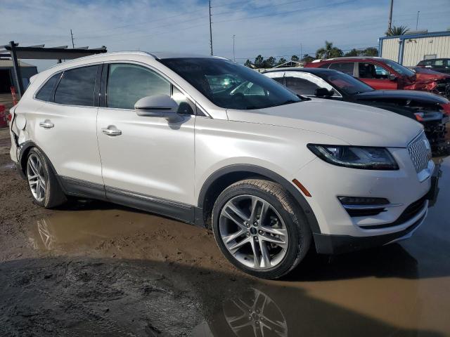 5LMCJ3D98KUL16223 - 2019 LINCOLN MKC RESERVE WHITE photo 4