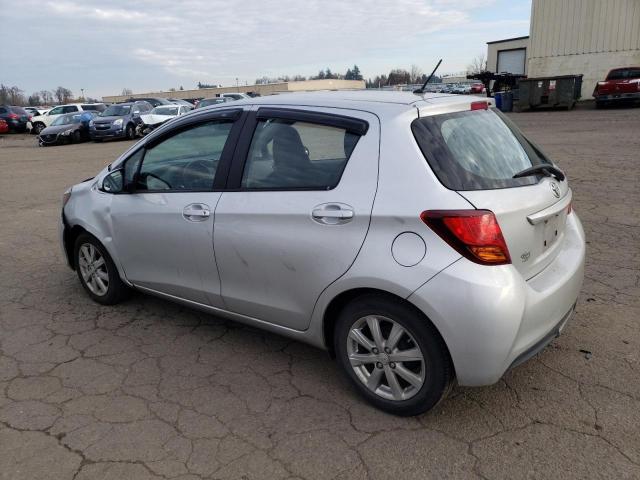 VNKKTUD39FA021256 - 2015 TOYOTA YARIS SILVER photo 2