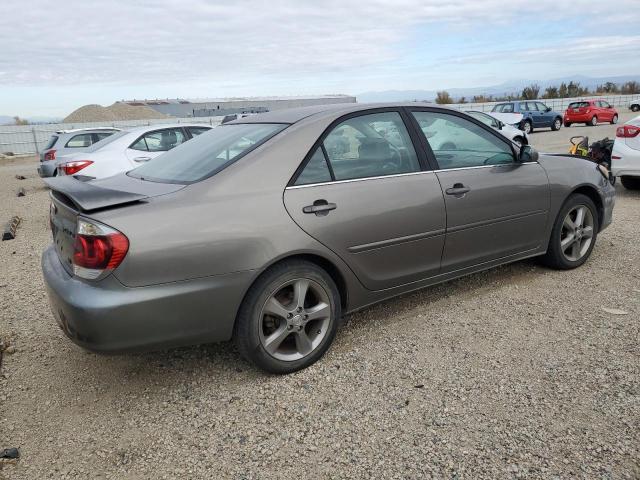 JTDBA32K860026439 - 2006 TOYOTA CAMRY SE GRAY photo 3