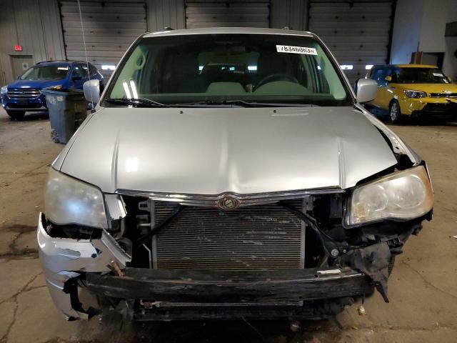 2A4RR5D16AR442909 - 2010 CHRYSLER TOWN & COU TOURING 银色 照片 5