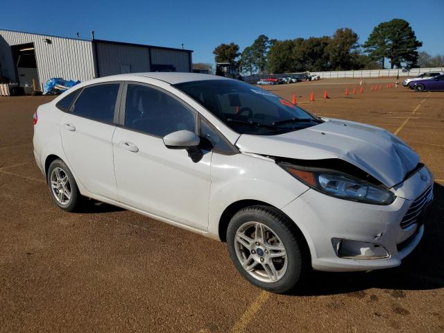 3FADP4BJ1KM141045 - 2019 FORD FIESTA SE WHITE photo 4