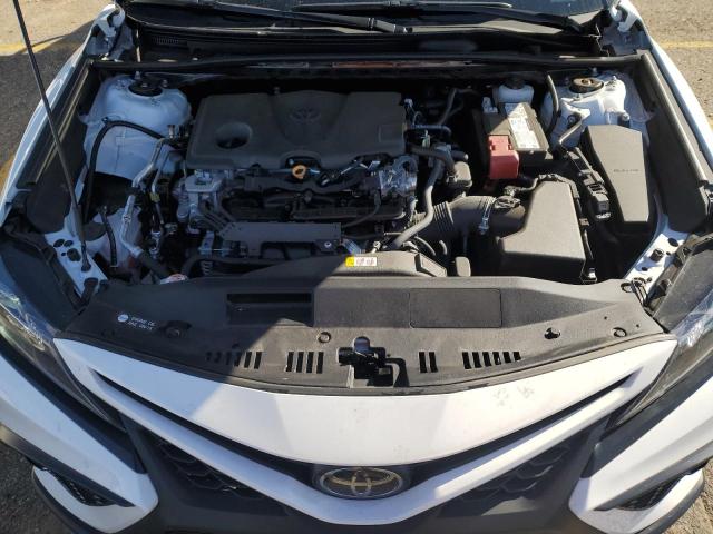 4T1G11AK0PU805366 - 2023 TOYOTA CAMRY SE NIGHT SHADE WHITE photo 11