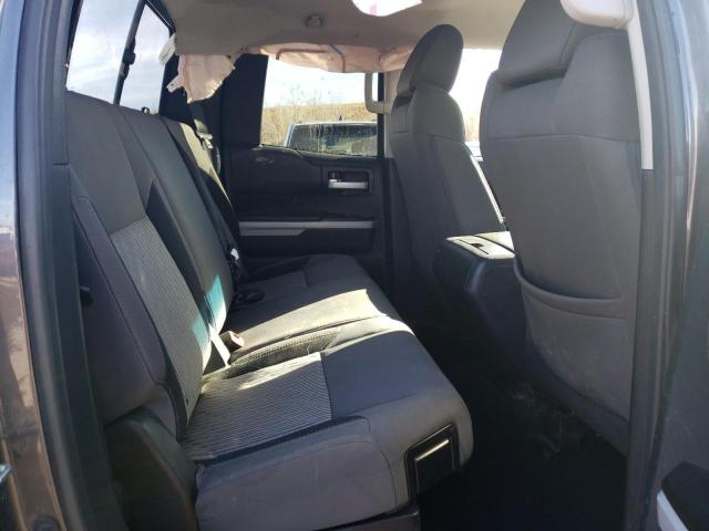 5TFUW5F17HX608694 - 2017 TOYOTA TUNDRA DOUBLE CAB SR/SR5 GRAY photo 10
