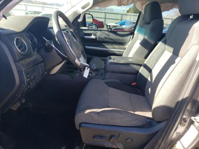 5TFUW5F17HX608694 - 2017 TOYOTA TUNDRA DOUBLE CAB SR/SR5 GRAY photo 7