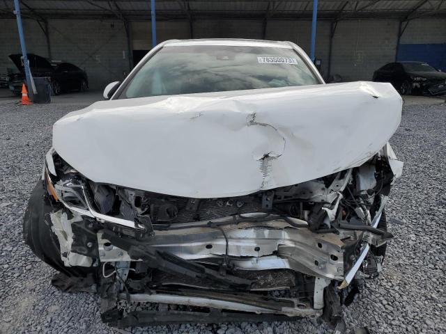 4T1B11HK5JU090639 - 2018 TOYOTA CAMRY L WHITE photo 5