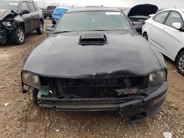 1ZVHT82H555236596 - 2005 FORD MUSTANG GT BLACK photo 5