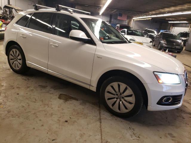 WA1C8AFP3DA005333 - 2013 AUDI Q5 PREMIUM HYBRID WHITE photo 4