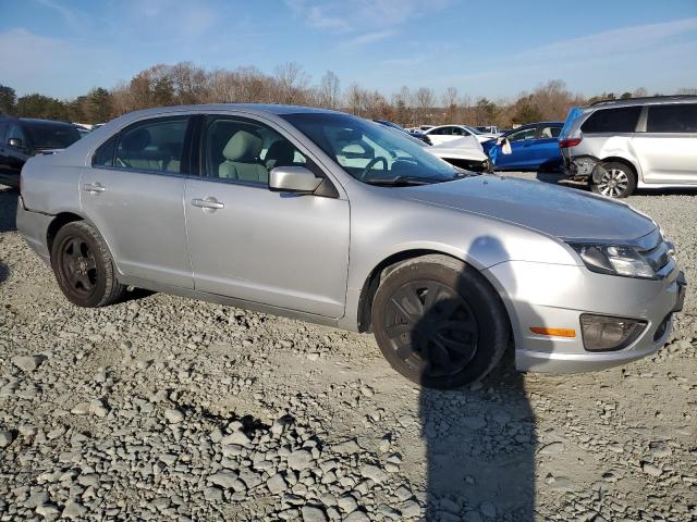 3FAHP0HA7BR181070 - 2011 FORD FUSION SE SILVER photo 4