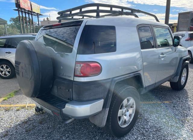 JTEBU11FX70023300 - 2007 TOYOTA FJ CRUISER SILVER photo 4