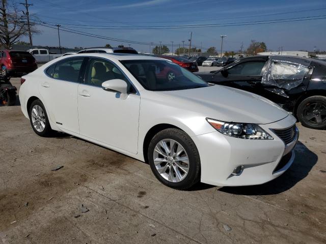 JTHBW1GG9D2037556 - 2013 LEXUS ES 300H WHITE photo 4