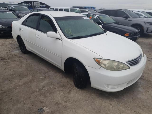 4T1BE32K55U027717 - 2005 TOYOTA CAMRY LE WHITE photo 4