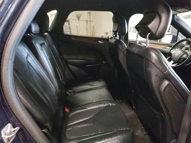5LMCJ2D97HUL69983 - 2017 LINCOLN MKC SELECT Blau Foto 11
