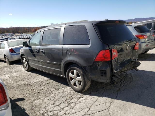 2V4RW3DG0BR695545 - 2011 VOLKSWAGEN ROUTAN SE BLACK photo 2