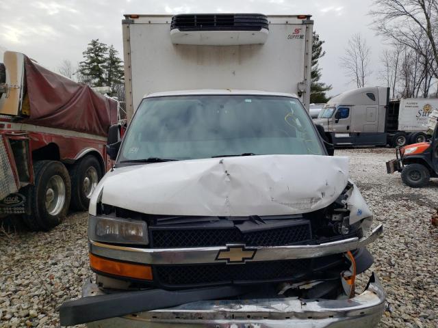 1GB3GRCG0H1125466 - 2017 CHEVROLET EXPRESS G3 WHITE photo 5