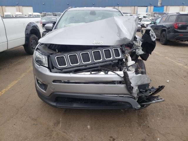 3C4NJCBB6KT855052 - 2019 JEEP COMPASS LATITUDE SILVER photo 5