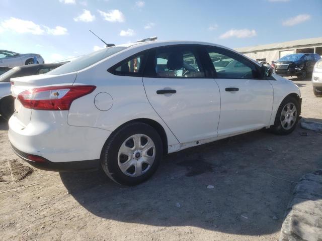 1FAHP3E27CL311010 - 2012 FORD FOCUS S WHITE photo 3