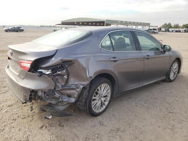 4T1B11HK0JU515717 - 2018 TOYOTA CAMRY L GRAY photo 3