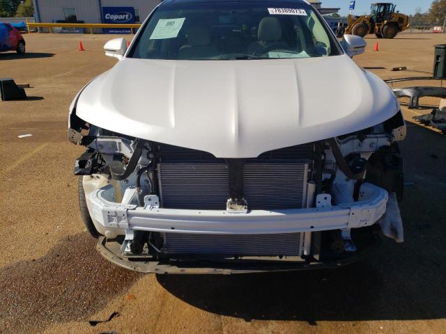 2LMPJ6LR2JBL30831 - 2018 LINCOLN MKX RESERVE أبيض صورة 5