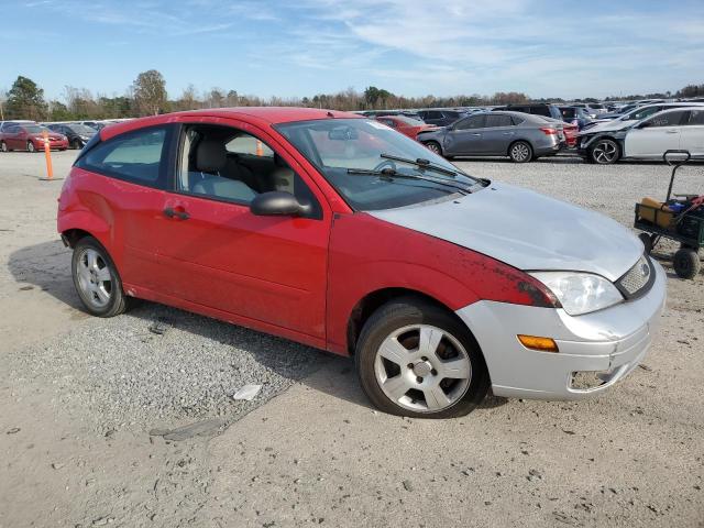 3FAFP31N45R130751 - 2005 FORD FOCUS ZX3 RED photo 4