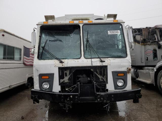 1M2AU04C59M001403 - 2009 MACK 600 LEU600 WHITE photo 5