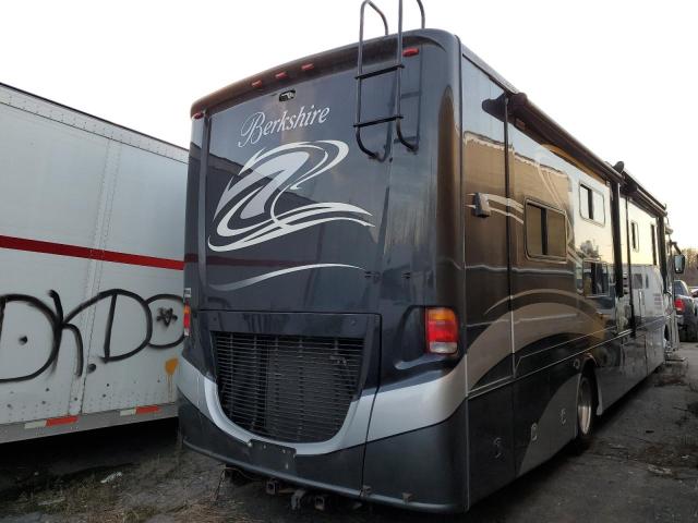 4UZAB2DT5BCAU3036 - 2011 FREIGHTLINER CHASSIS XC შავი ფოტო 4