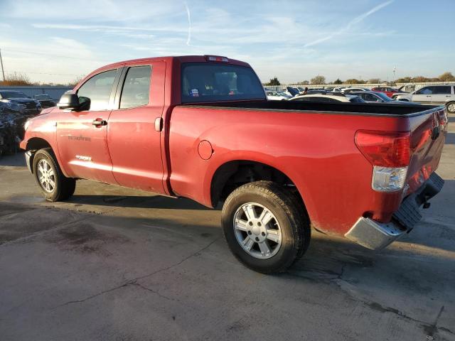 5TFRY5F15BX108055 - 2011 TOYOTA TUNDRA DOUBLE CAB SR5 RED photo 2