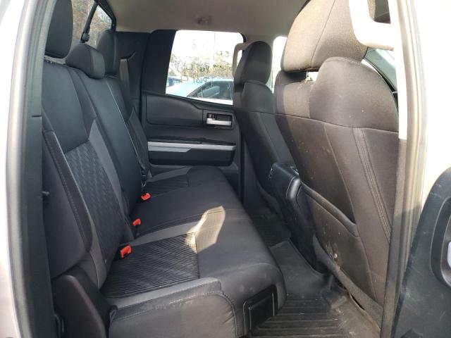 5TFUW5F18HX604332 - 2017 TOYOTA TUNDRA DOUBLE CAB SR/SR5 SILVER photo 10