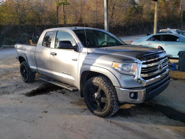 5TFUW5F18HX604332 - 2017 TOYOTA TUNDRA DOUBLE CAB SR/SR5 SILVER photo 4