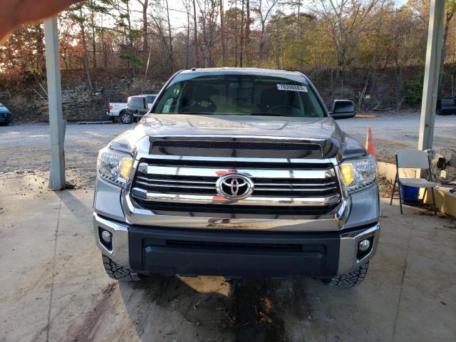 5TFUW5F18HX604332 - 2017 TOYOTA TUNDRA DOUBLE CAB SR/SR5 SILVER photo 5