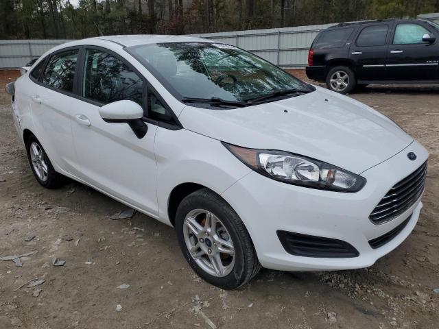 3FADP4BJ8KM158795 - 2019 FORD FIESTA SE WHITE photo 4