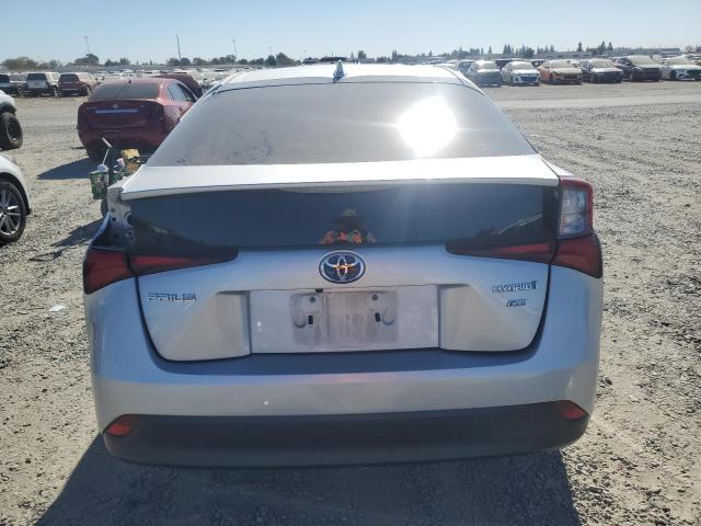 JTDKARFUXK3078677 - 2019 TOYOTA PRIUS SILVER photo 6