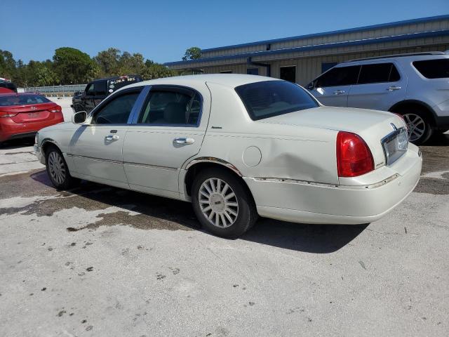 1LNHM81WX5Y638835 - 2005 LINCOLN TOWN CAR SIGNATURE WHITE photo 2