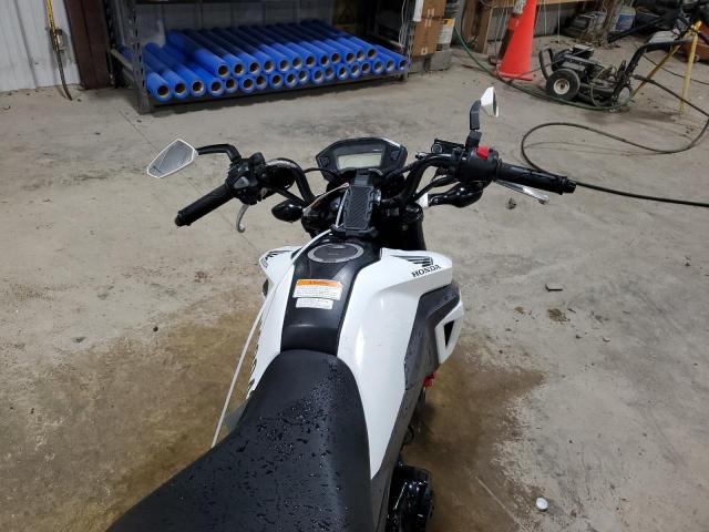 MLHJC7510J5002421 - 2018 HONDA GROM WHITE photo 5