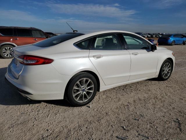 3FA6P0H78HR246867 - 2017 FORD FUSION SE WHITE photo 3