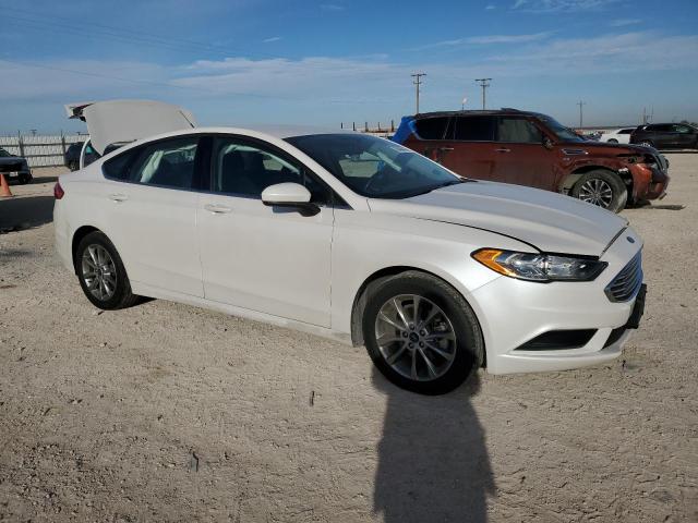 3FA6P0H78HR246867 - 2017 FORD FUSION SE WHITE photo 4