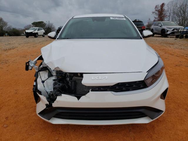 3KPF24ADXPE637315 - 2023 KIA FORTE LX WHITE photo 5