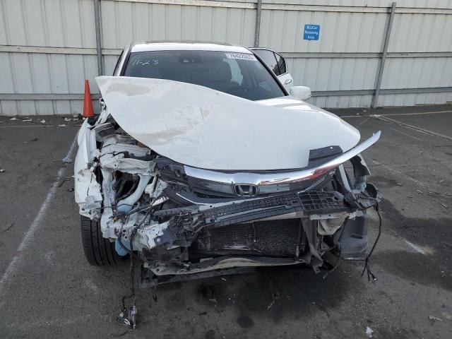 1HGCR3F9XGA030395 - 2016 HONDA ACCORD TOURING WHITE photo 5