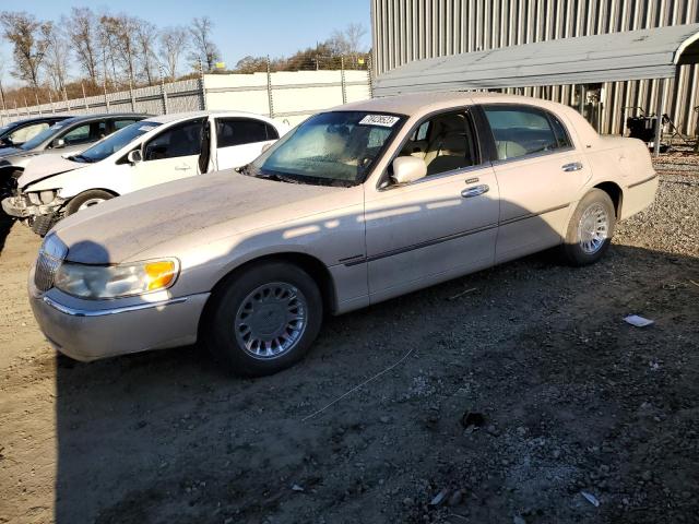 1LNHM83W51Y732564 - 2001 LINCOLN TOWN CARTIER BEIGE photo 1